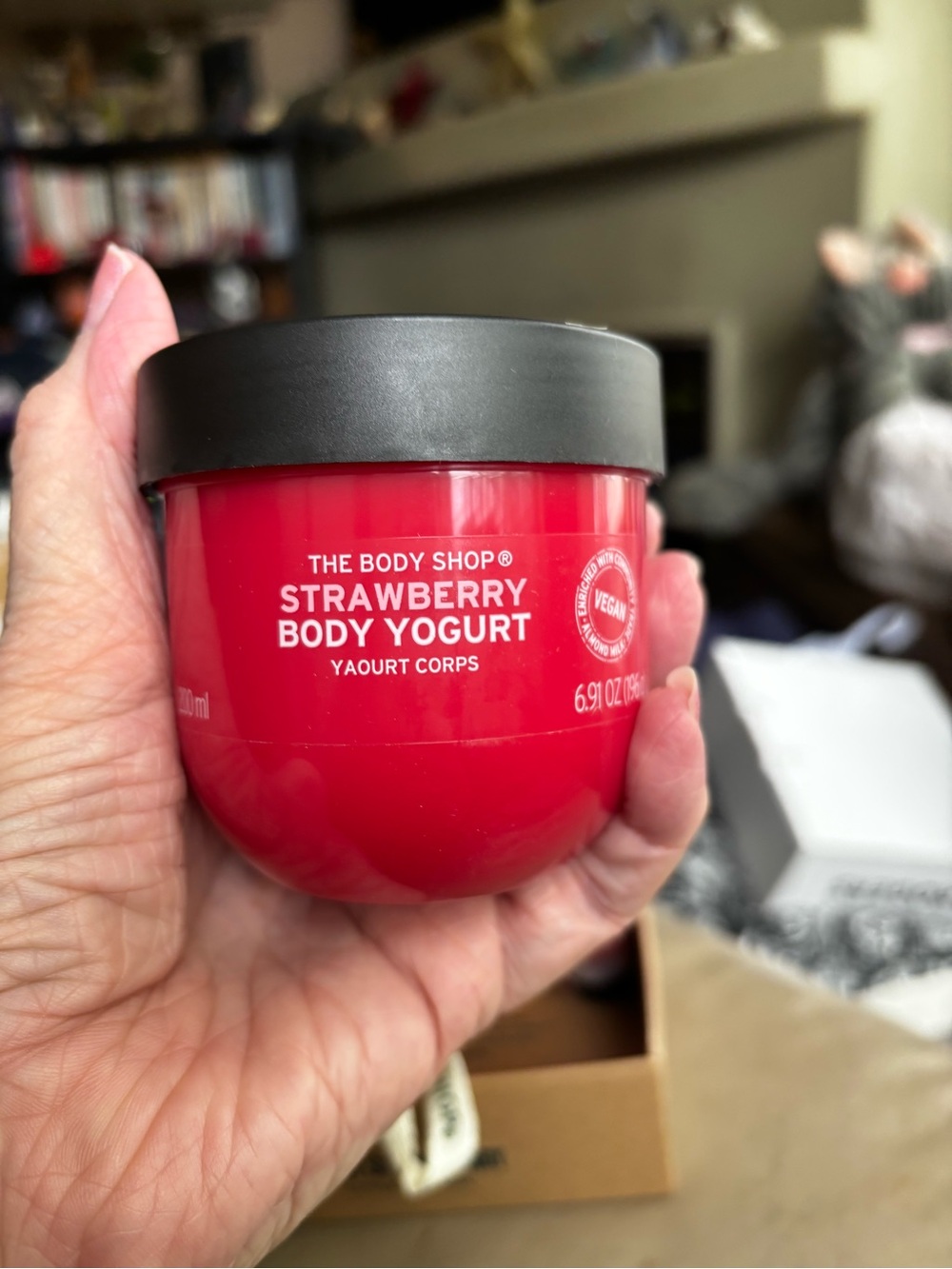 The Body Shop Juicy Strawberry Little Gift Box Bath & Body Set.  New! - Picture 6 of 11